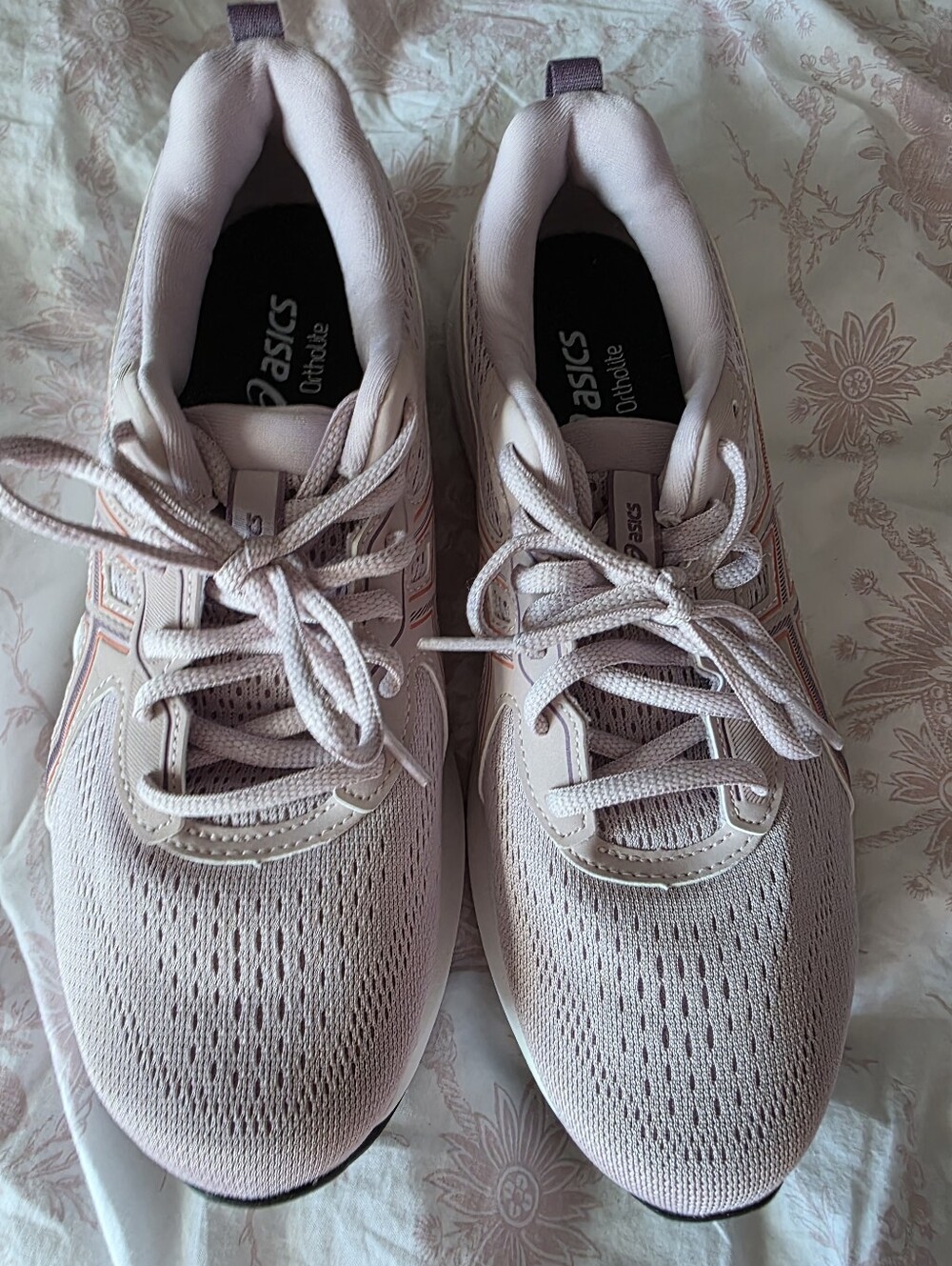 Mauve Asics Size 8 WIDE